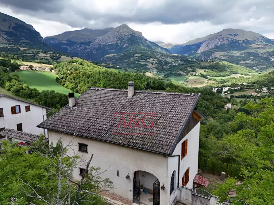Immagine 3 di Villa in vendita  in Località Montazzolino a Montefortino