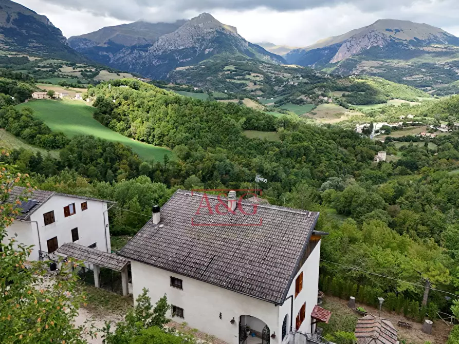 Immagine 53 di Villa in vendita  in Località Montazzolino a Montefortino