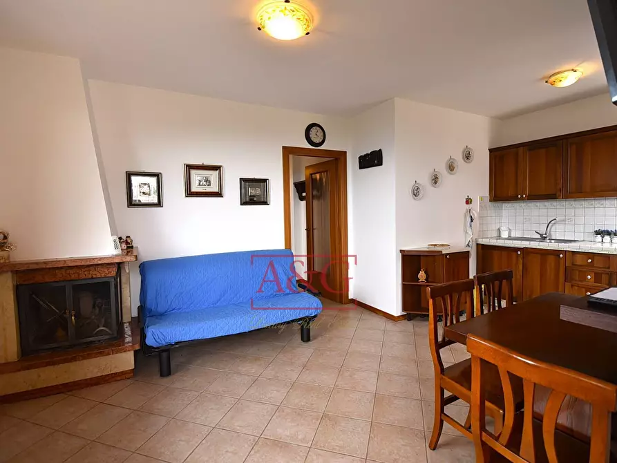 Immagine 4 di Appartamento in vendita  in Via Zona C Due 2 a Montemonaco