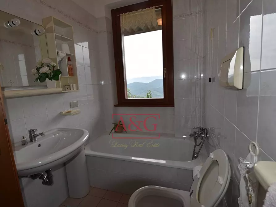 Immagine 12 di Appartamento in vendita  in Via Zona C Due 2 a Montemonaco