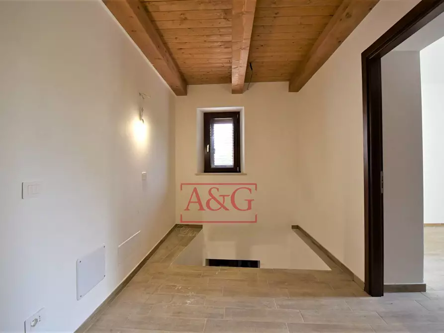 Immagine 11 di Casa indipendente in vendita  in VILLA SALVI a Amandola