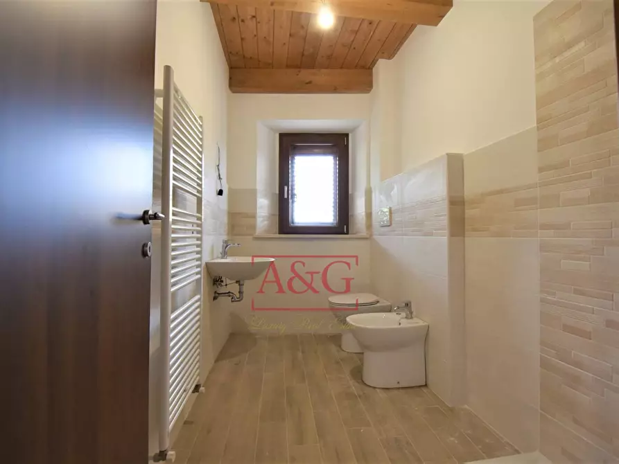 Immagine 13 di Casa indipendente in vendita  in VILLA SALVI a Amandola