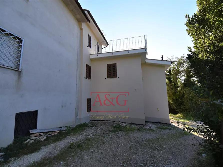 Immagine 8 di Casa indipendente in vendita  in VILLA SALVI a Amandola