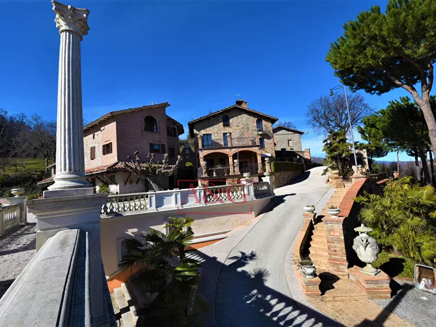 Immagine 5 di Villa in vendita  in contrada Pretattoni snc a Montefortino