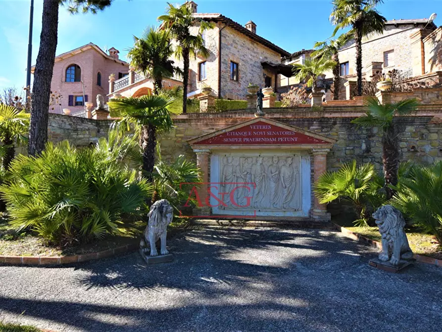 Immagine 14 di Villa in vendita  in contrada Pretattoni snc a Montefortino