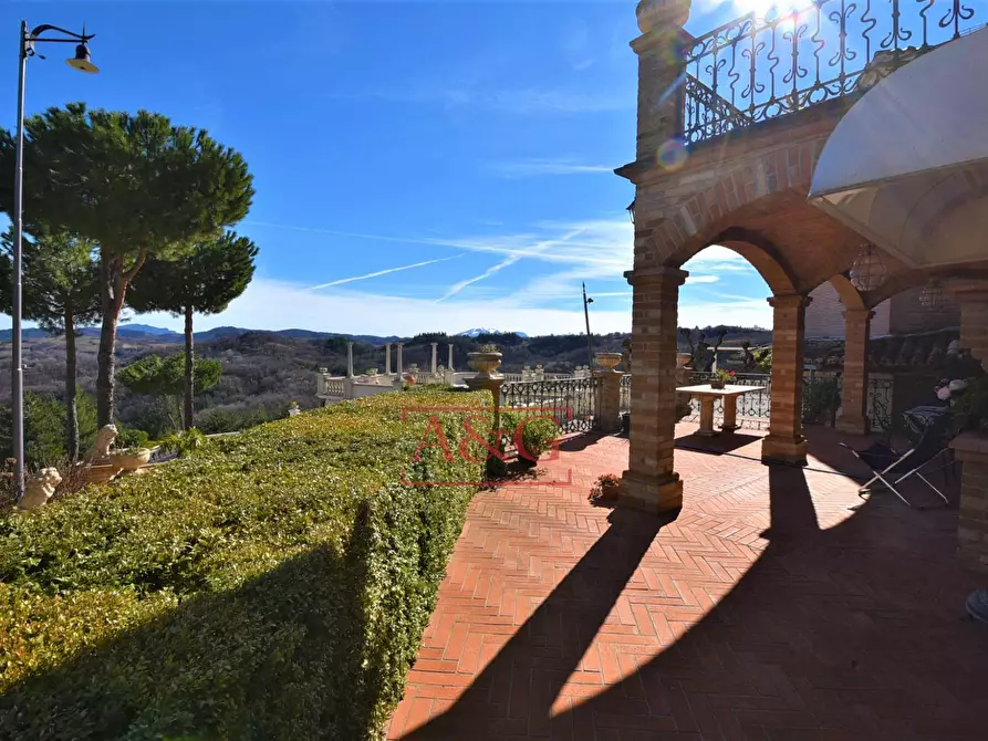 Immagine 36 di Villa in vendita  in contrada Pretattoni snc a Montefortino