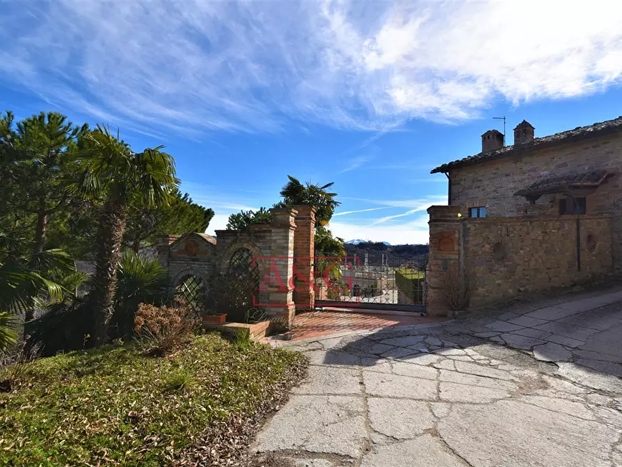 Immagine 49 di Villa in vendita  in contrada Pretattoni snc a Montefortino