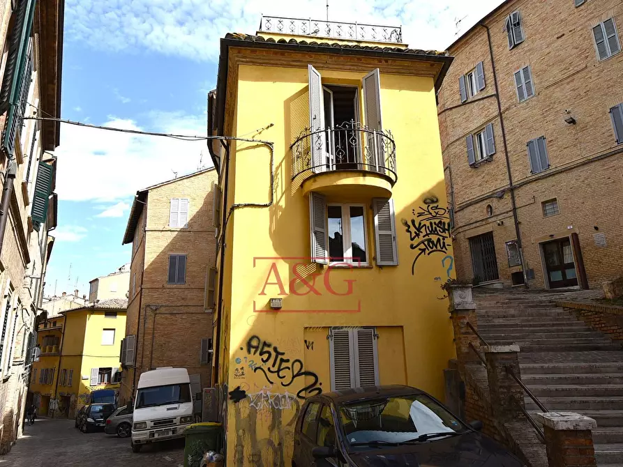 Immagine 1 di Appartamento in vendita  in Piaggia Pompeo e Pietro Paolo Floriani a Macerata