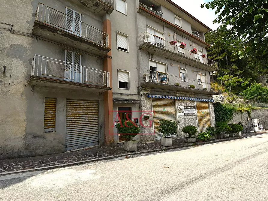 Immagine 10 di Appartamento in vendita  in Via Roma a Montefalcone Appennino
