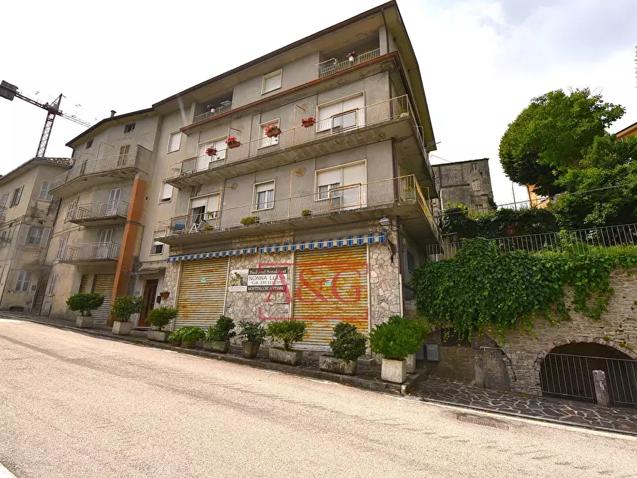 Immagine 11 di Appartamento in vendita  in Via Roma a Montefalcone Appennino