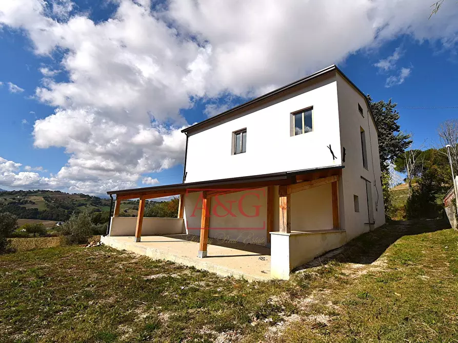 Immagine 3 di Casa indipendente in vendita  in Contrada Fiastra a Ripe San Ginesio
