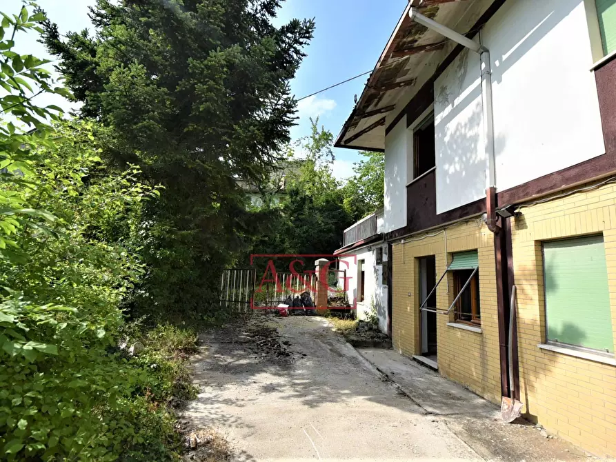 Immagine 2 di Casa indipendente in vendita  in villa campo di masci 7 a Amandola