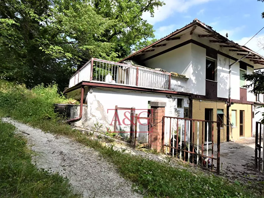 Immagine 1 di Casa indipendente in vendita  in villa campo di masci 7 a Amandola
