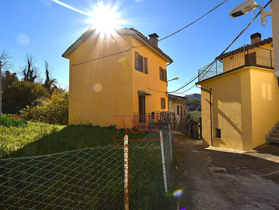 Immagine 11 di Casa indipendente in vendita  in Via Villa Salvi a Amandola