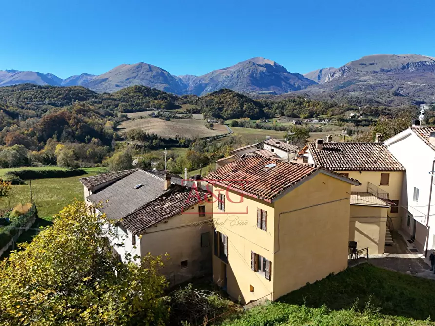 Immagine 5 di Casa indipendente in vendita  in Via Villa Salvi a Amandola