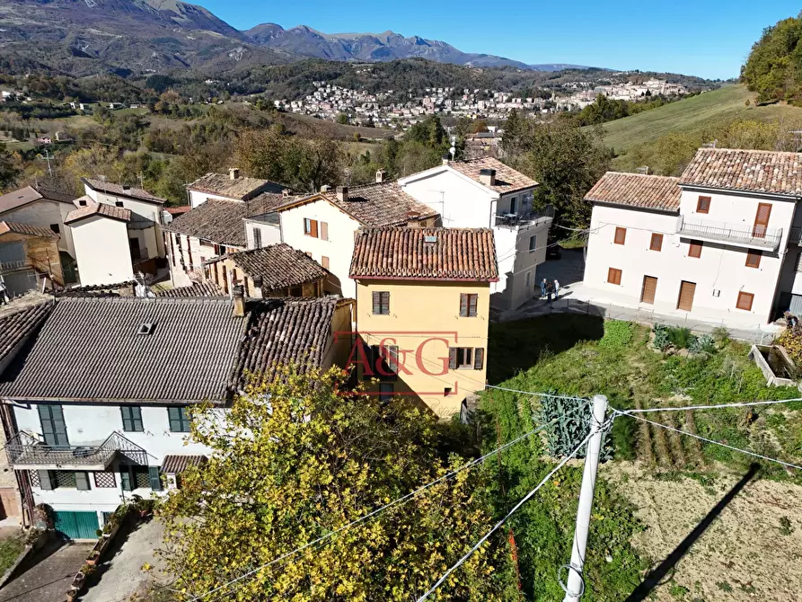 Immagine 4 di Casa indipendente in vendita  in Via Villa Salvi a Amandola