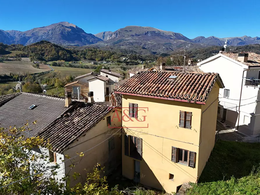 Immagine 2 di Casa indipendente in vendita  in Via Villa Salvi a Amandola