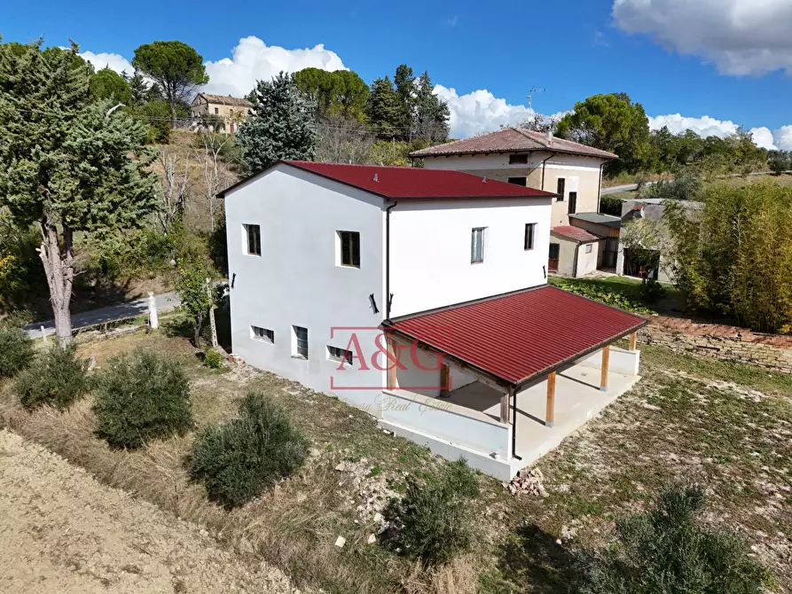 Immagine 1 di Casa indipendente in vendita  in Contrada Fiastra a Ripe San Ginesio