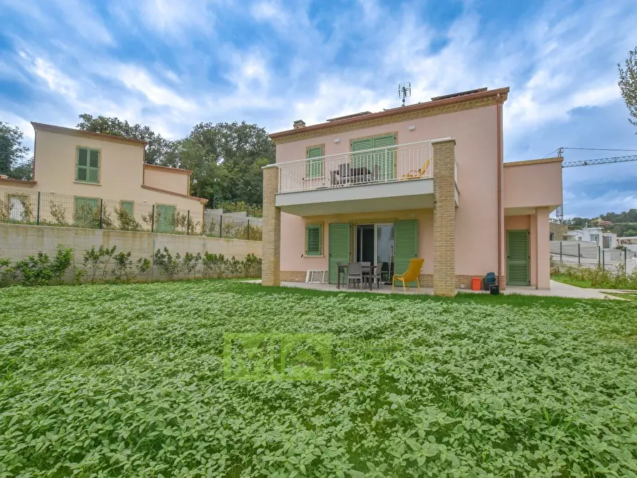 Immagine 3 di Villa in vendita  a Campofilone