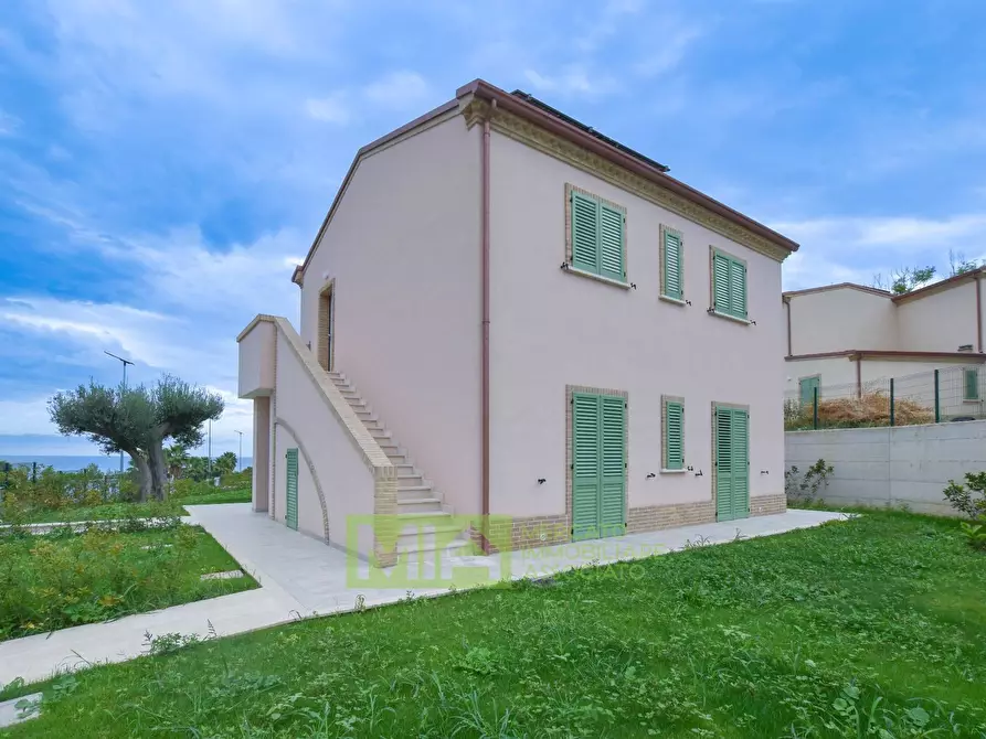 Immagine 7 di Villa in vendita  a Campofilone