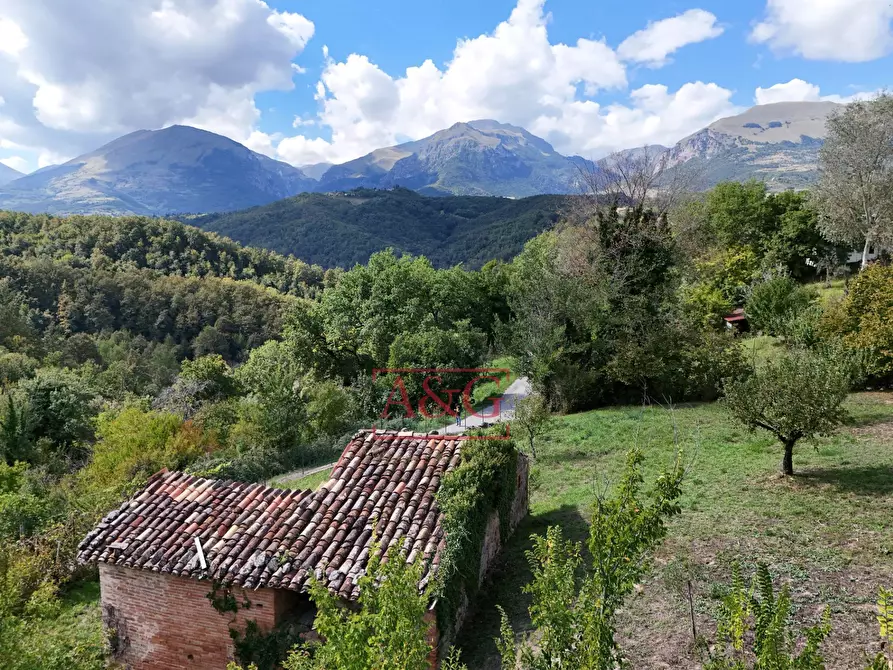 Immagine 30 di Rustico / casale in vendita  in villa casa paradisi superiore snc a Amandola