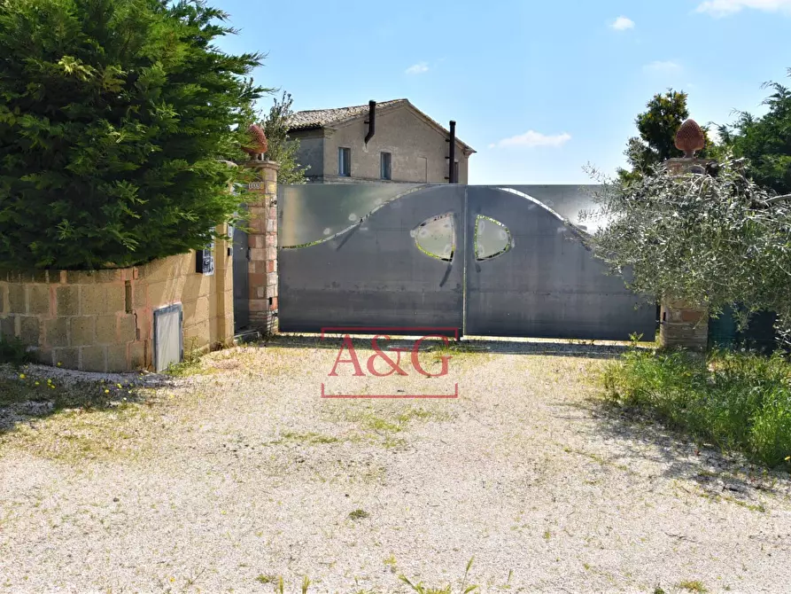 Immagine 4 di Rustico / casale in vendita  in Frazione Montefiore a Recanati