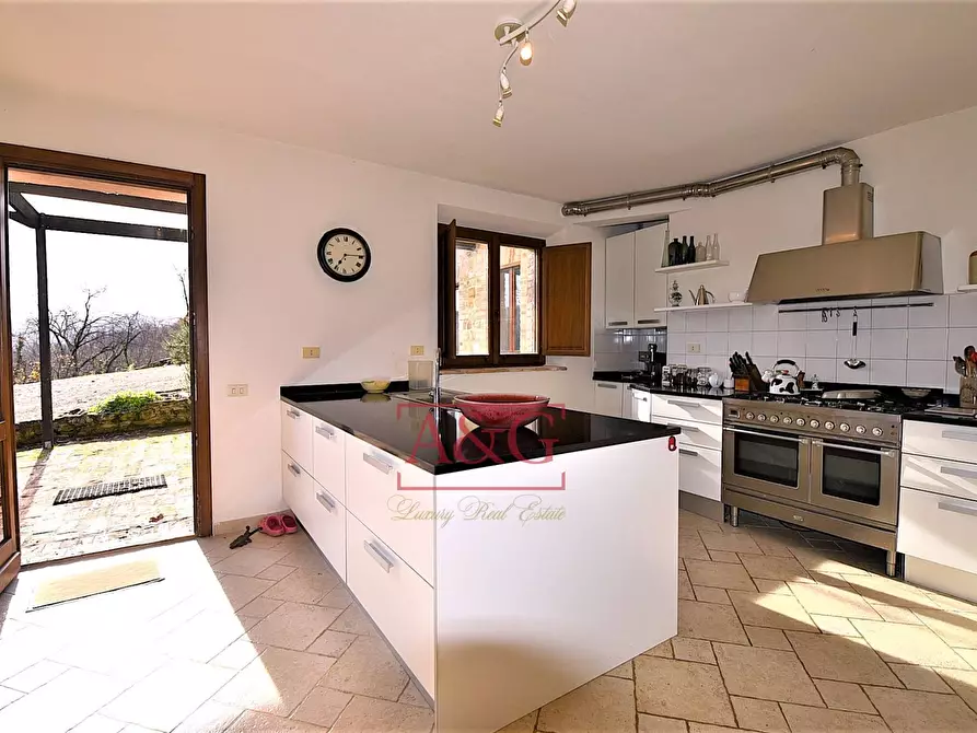 Immagine 17 di Rustico / casale in vendita  in VILLA CACCIANEBBIA a Amandola