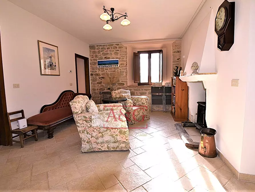 Immagine 32 di Rustico / casale in vendita  in VILLA CACCIANEBBIA a Amandola