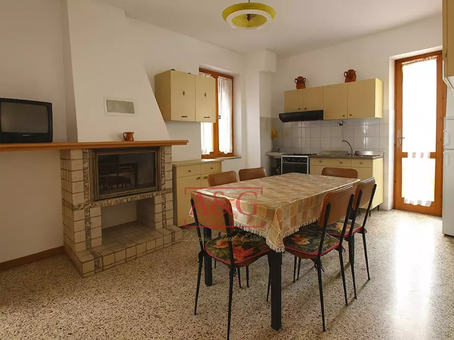 Immagine 3 di Appartamento in vendita  in villa verri a Amandola