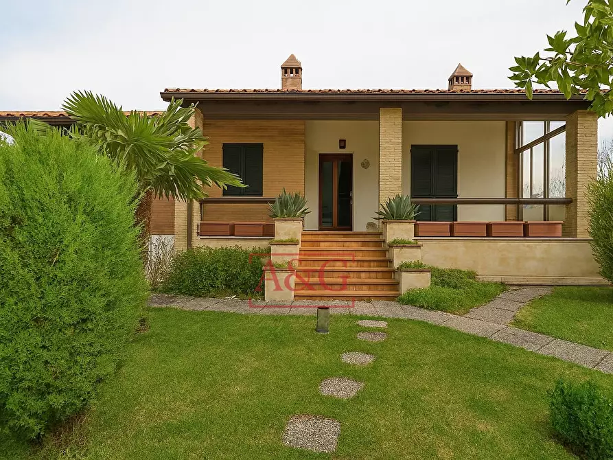 Immagine 4 di Villa in vendita  in Località Villa Rustici a Amandola