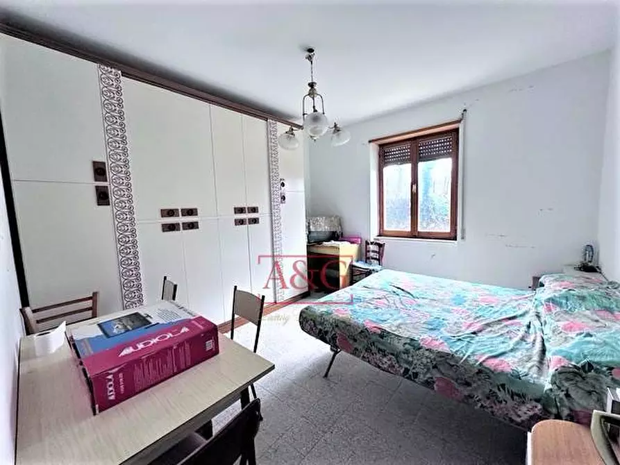 Immagine 8 di Appartamento in vendita  in villa verri a Amandola