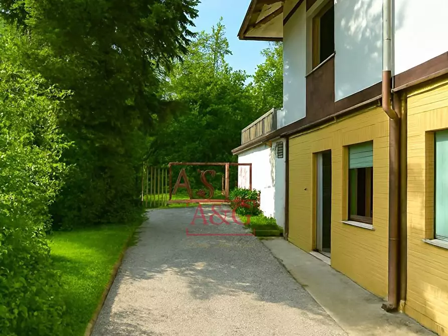 Immagine 2 di Casa indipendente in vendita  in villa campo di masci 7 a Amandola