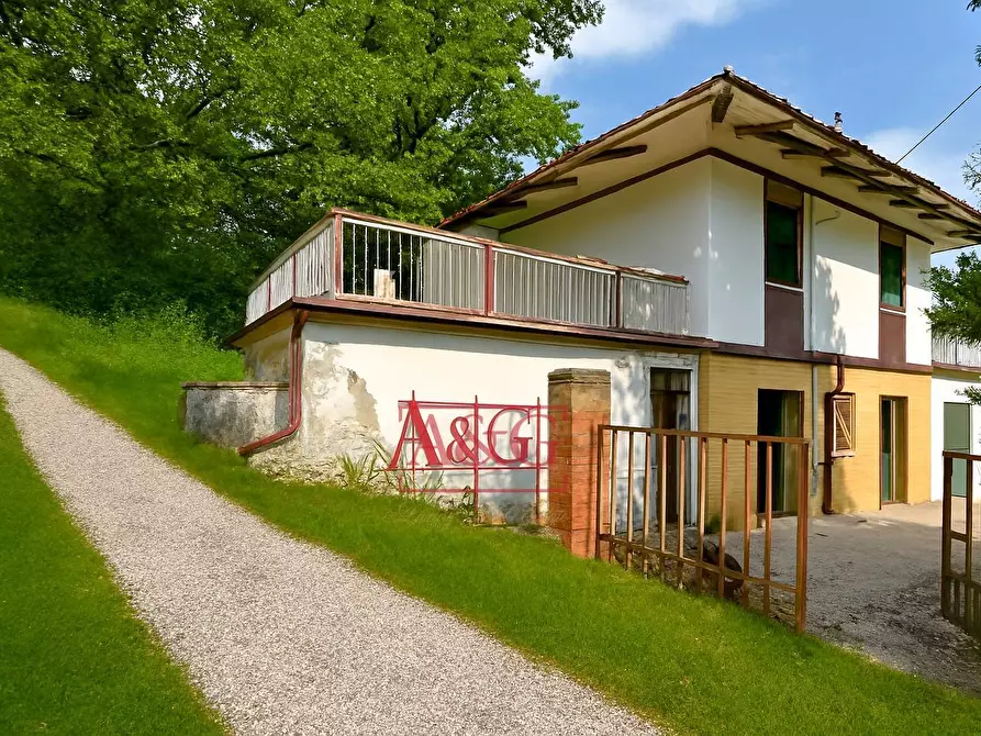 Immagine 1 di Casa indipendente in vendita  in villa campo di masci 7 a Amandola