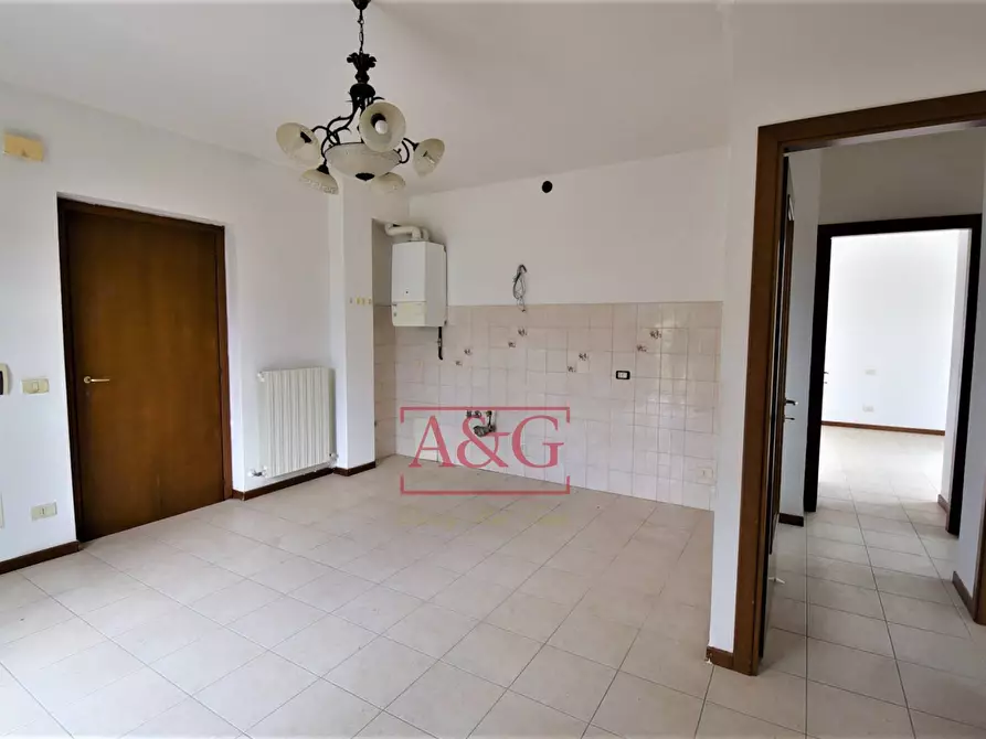 Immagine 5 di Appartamento in vendita  in Via G. Puccini 12 a Sarnano