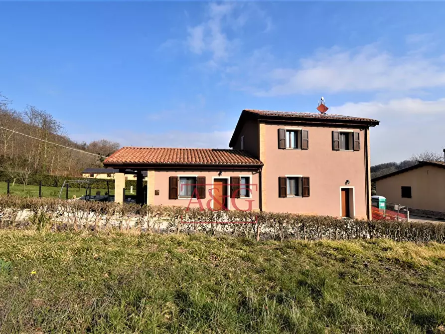 Immagine 1 di Rustico / casale in vendita  in Contrada Morico 73 a San Ginesio