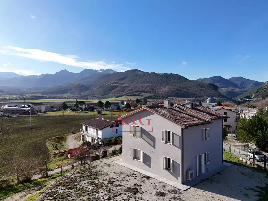 Immagine 1 di Villa in vendita  in Contrada Morichella 28 a San Ginesio