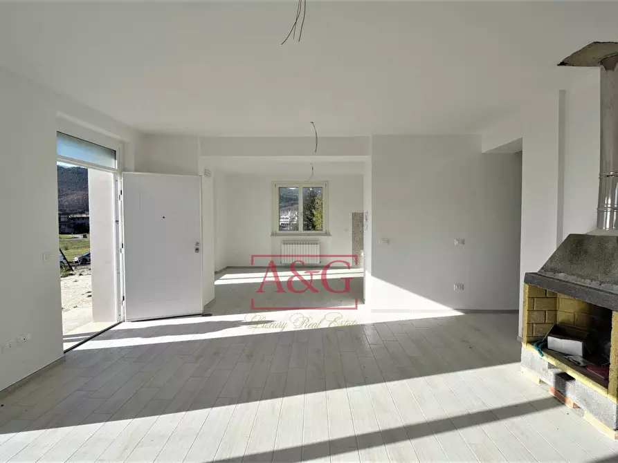 Immagine 16 di Villa in vendita  in Contrada Morichella 28 a San Ginesio
