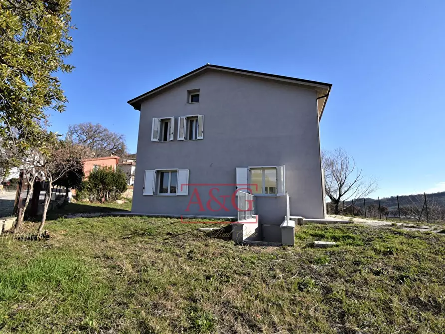 Immagine 21 di Villa in vendita  in Contrada Morichella 28 a San Ginesio
