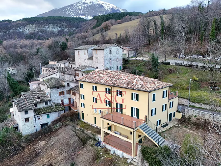 Immagine 81 di Villa in vendita  in località sossasso snc a Montefortino
