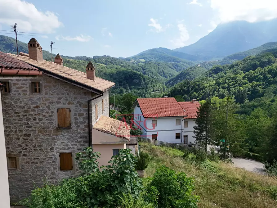 Immagine 1 di Casa indipendente in vendita  in Località Piano a Montegallo