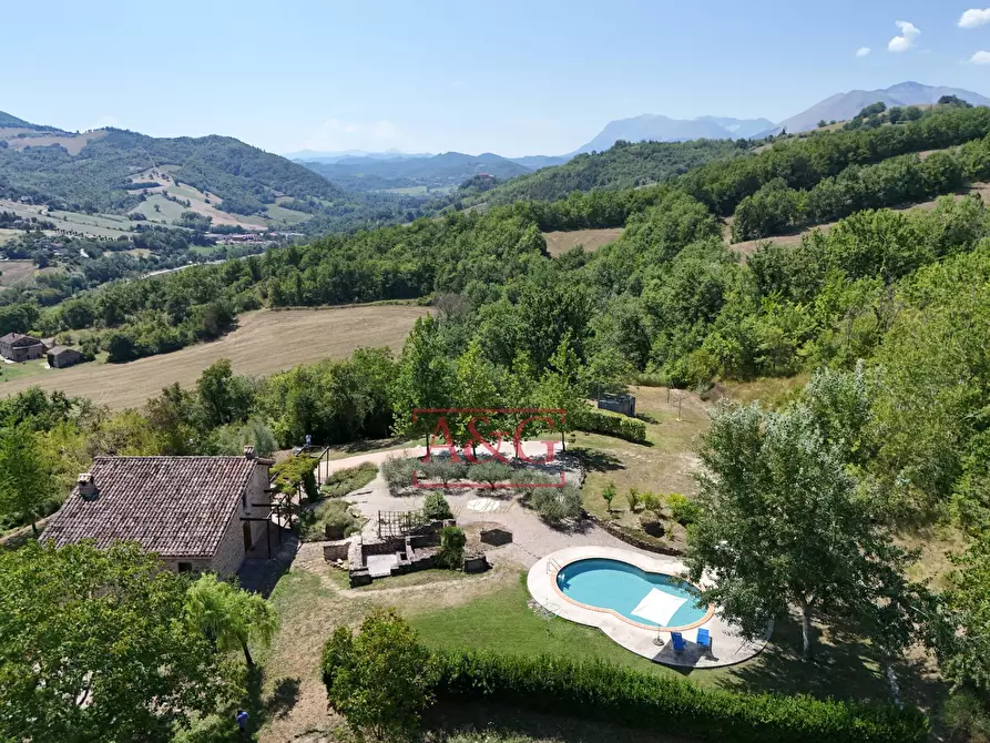 Immagine 4 di Rustico / casale in vendita  in VILLA CACCIANEBBIA a Amandola