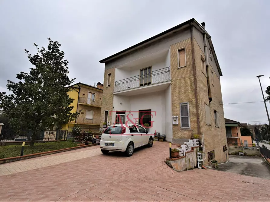 Immagine 1 di Appartamento in vendita  in Strada Falerienze a Valle 44 a Falerone