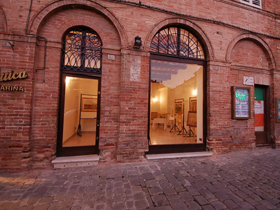 Immagine 1 di Locale commerciale in affitto  in PIAZZA RISORGIMENTO a Amandola