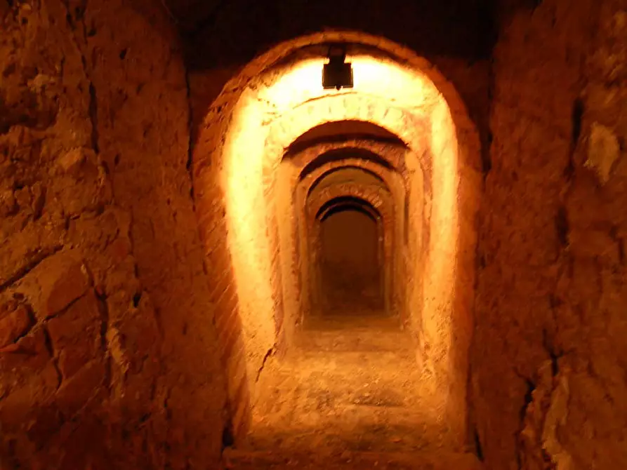 Immagine 6 di Locale commerciale in affitto  in PIAZZA RISORGIMENTO a Amandola