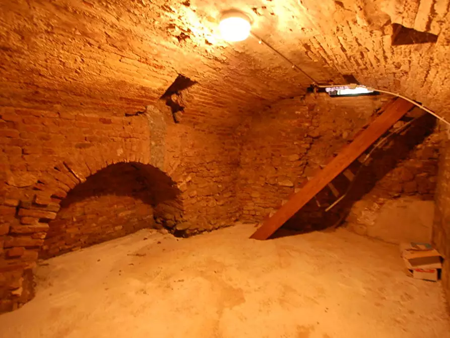 Immagine 7 di Locale commerciale in affitto  in PIAZZA RISORGIMENTO a Amandola