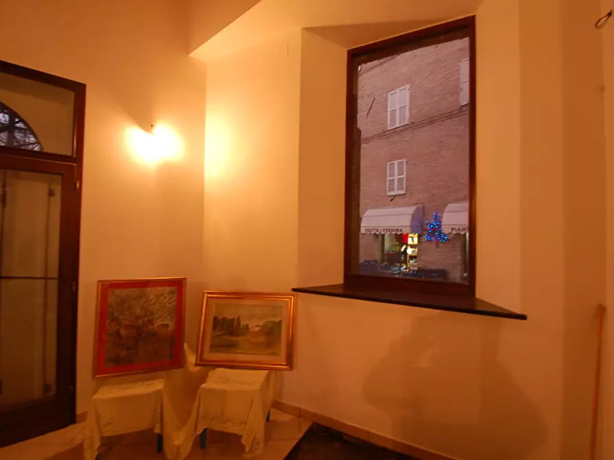 Immagine 4 di Locale commerciale in affitto  in PIAZZA RISORGIMENTO a Amandola