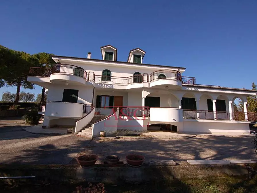 Immagine 1 di Villa in vendita  in CONTRADA BORE DI TENNA 1 a Fermo