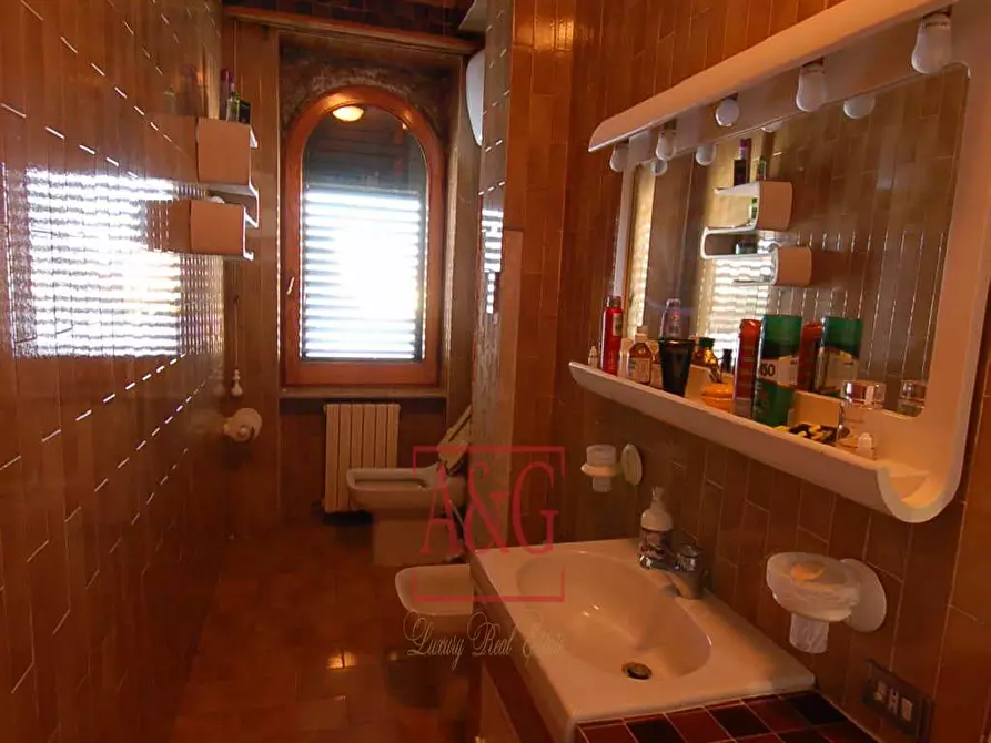 Immagine 32 di Villa in vendita  in CONTRADA BORE DI TENNA 1 a Fermo