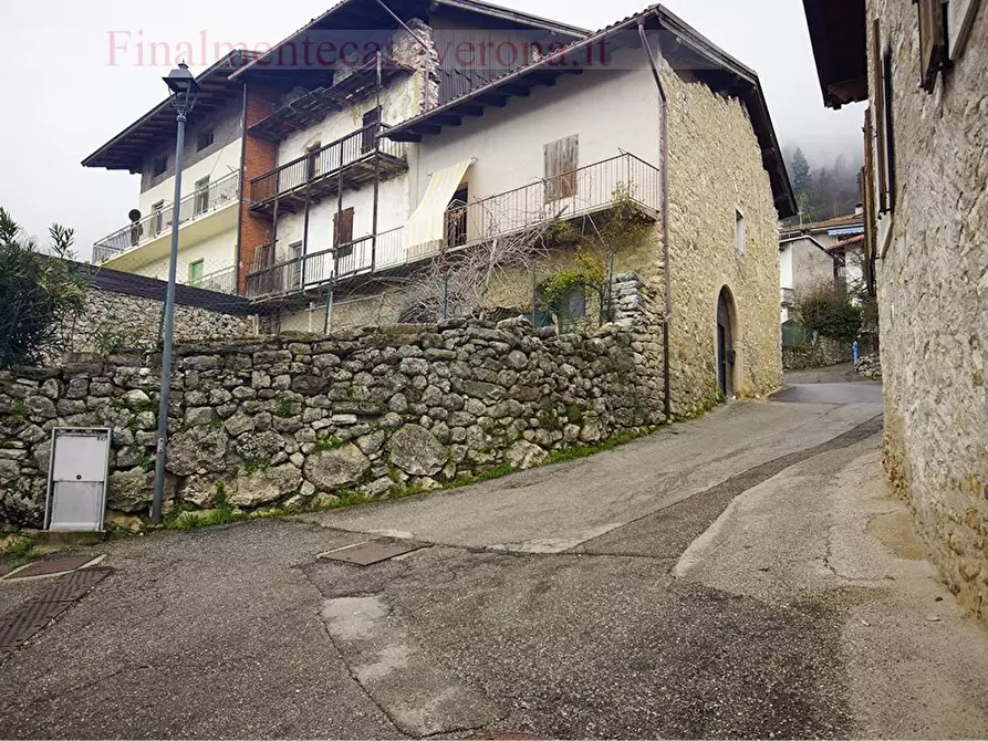Immagine 17 di Rustico / casale in vendita  in Via Diaz 1 a Isera