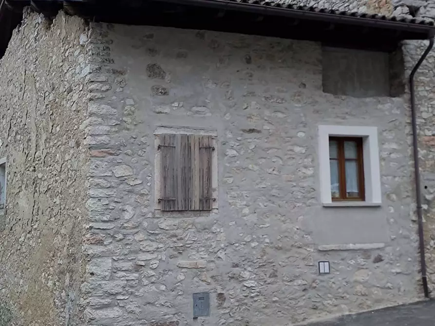 Immagine 22 di Rustico / casale in vendita  in Via Diaz 1 a Isera